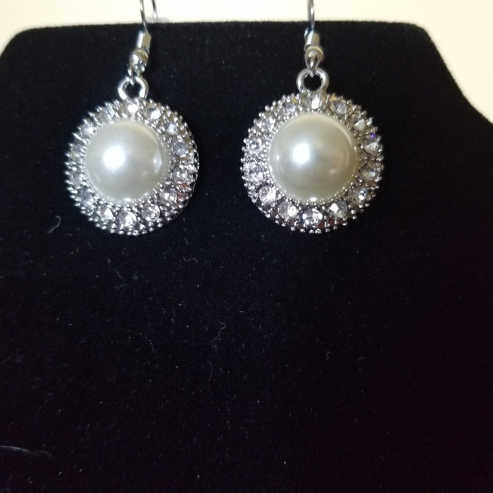 Earrings & Necklaces